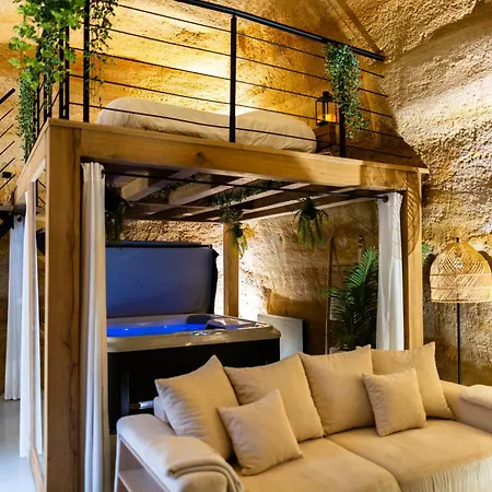 Appartement Le Temps Suspendu, Nuit Sous La Roche & Jacuzzi à Doué-la-Fontaine Extérieur photo