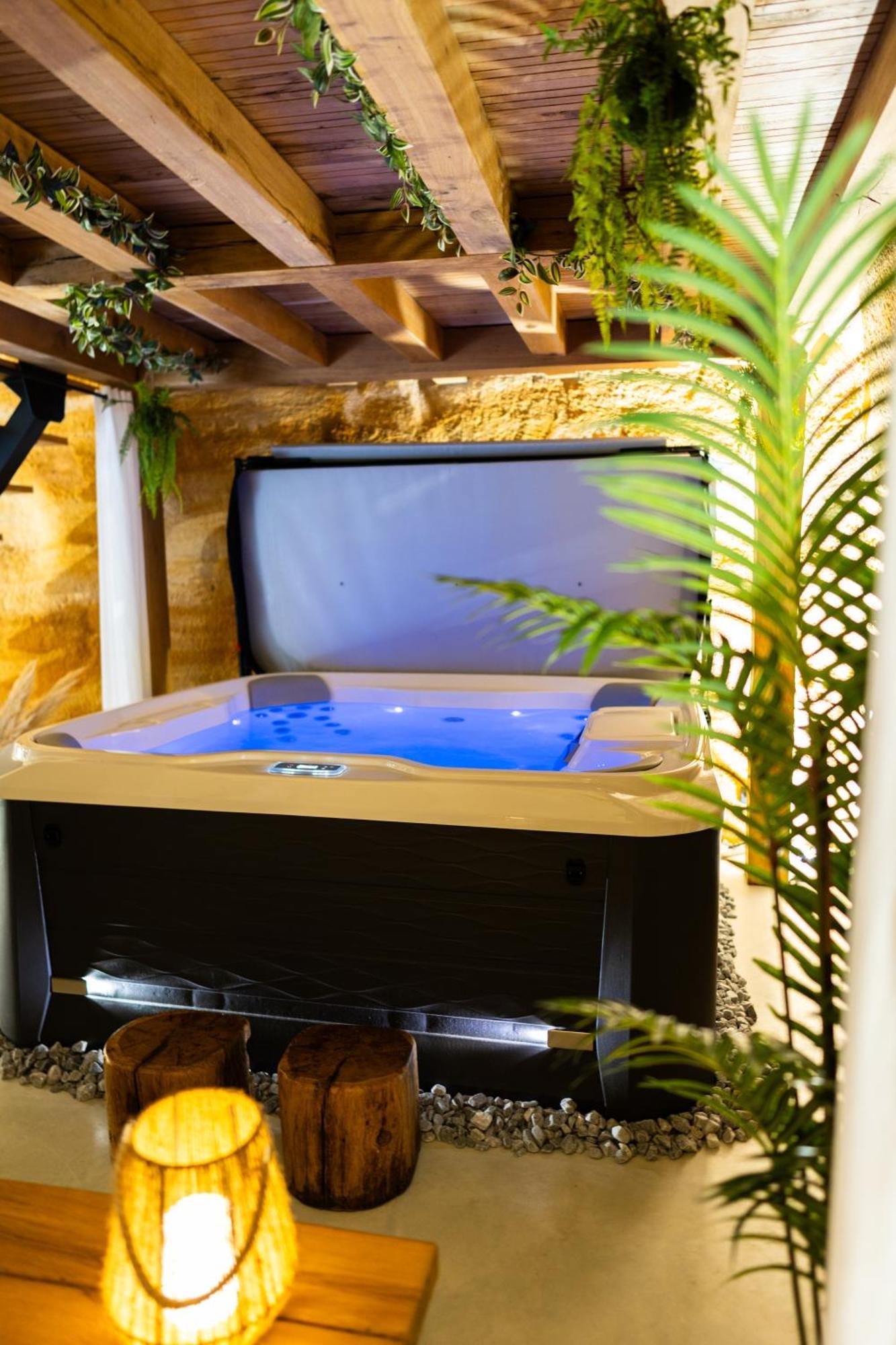 Apartment Le Temps Suspendu, Troglodyte Avec Jacuzzi